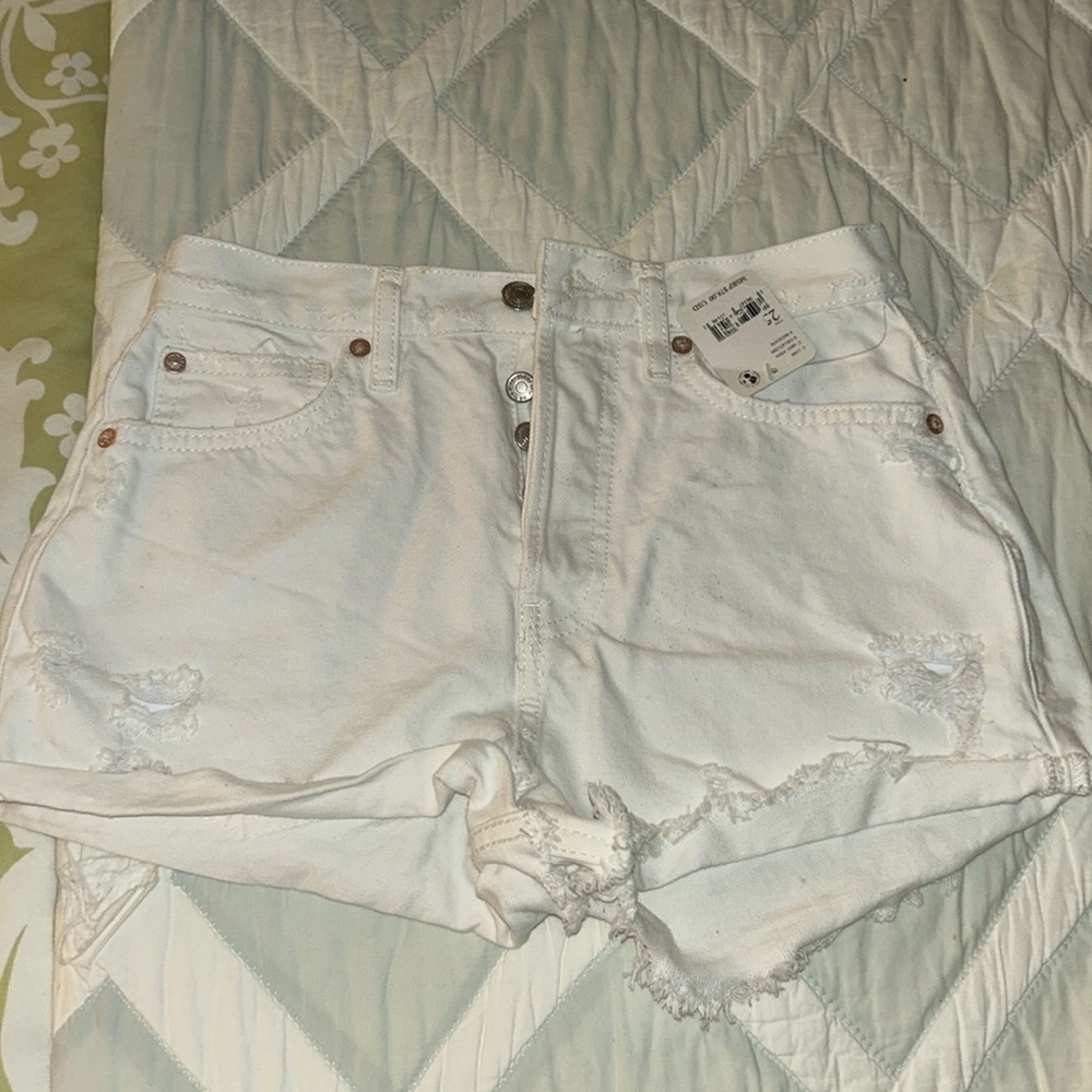 Free People White Jean Shorts / Size 25